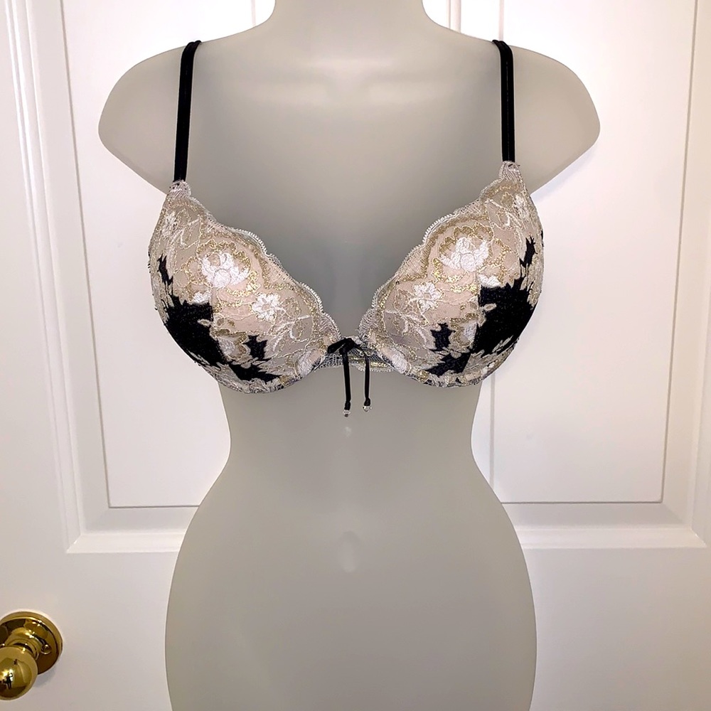 Pre loved Victoria Secret double push up bra with wire. 34C
